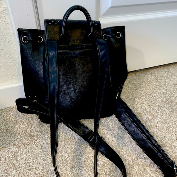 Backpack - Picture 3 of 4